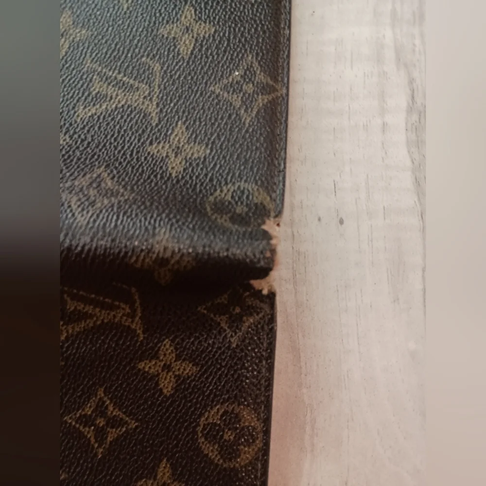 Louis Vuitton Monogram Bi Fold Wallet